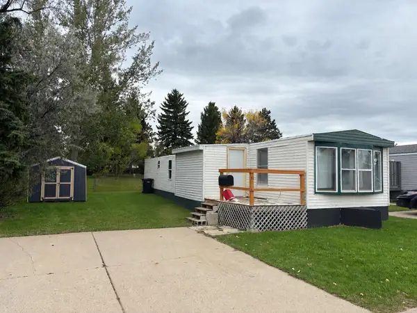 406 31st Ave SE, Minot, ND 58701