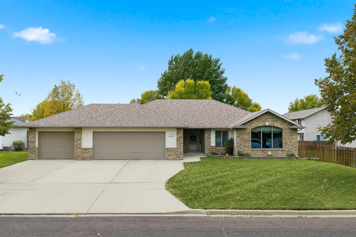 1504 10th St SE, Minot, ND 58701 - #1