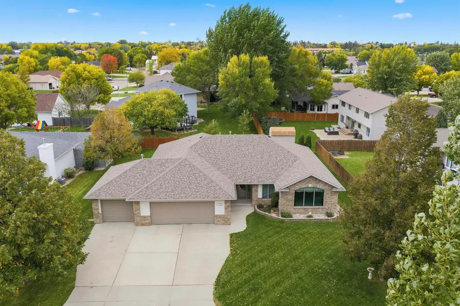 1504 10th St SE, Minot, ND 58701 - #2