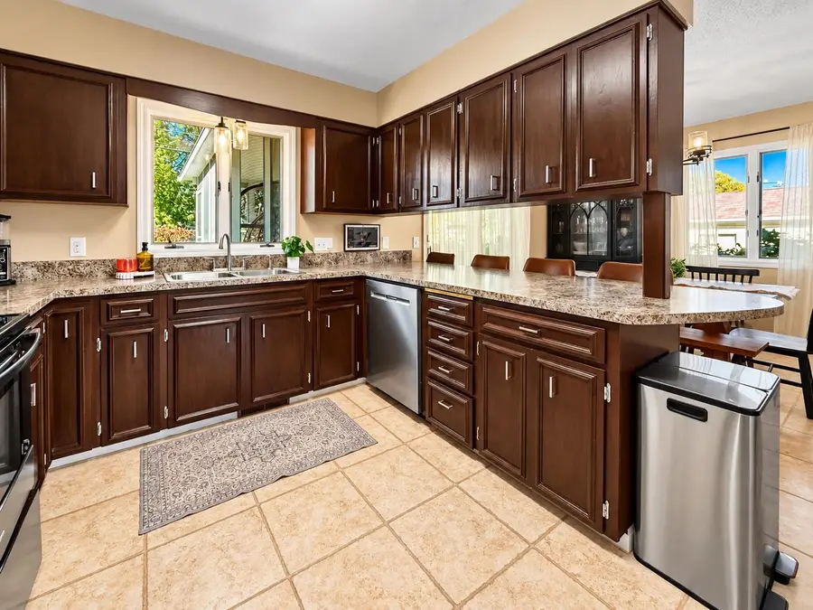 1426 1st St SE, Minot, ND 58701 - #2