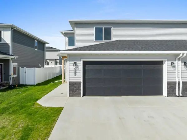 2409 Landmark Dr, Minot, ND 58703