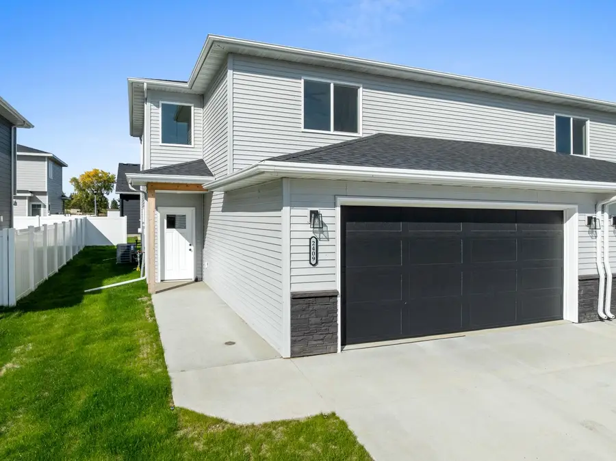 2409 Landmark Dr, Minot, ND 58703 - #2