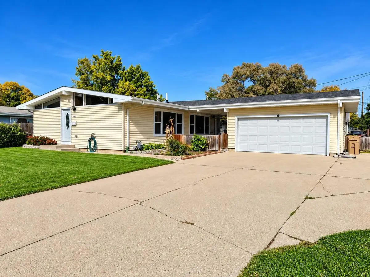 1812 NW 2nd Avenue, Minot, ND 58703 - #1