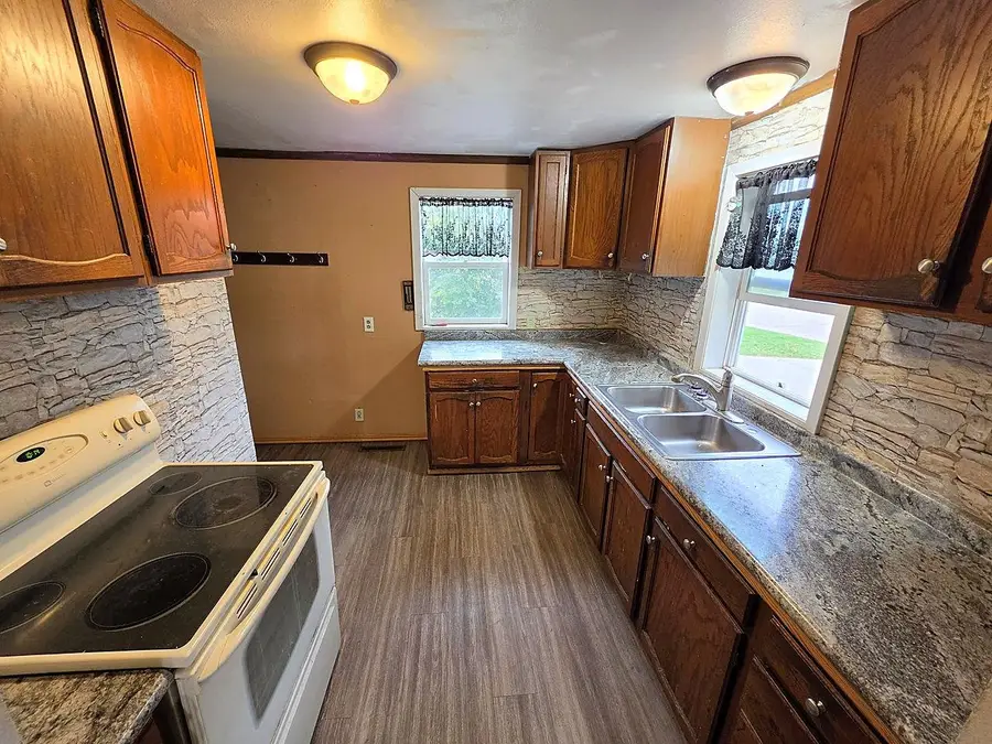 616 5th Ave SW, Rugby, ND 58368 - #3