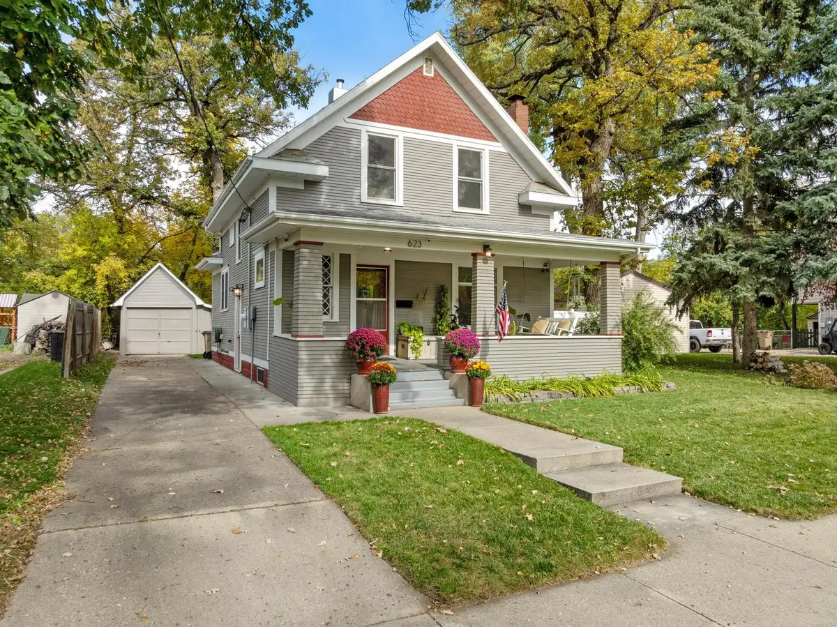 623 SE 1st Ave, Minot, ND 58701 - #1