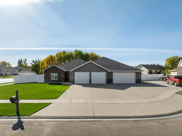 1216 Hiawatha St. SE, Minot, ND 58701