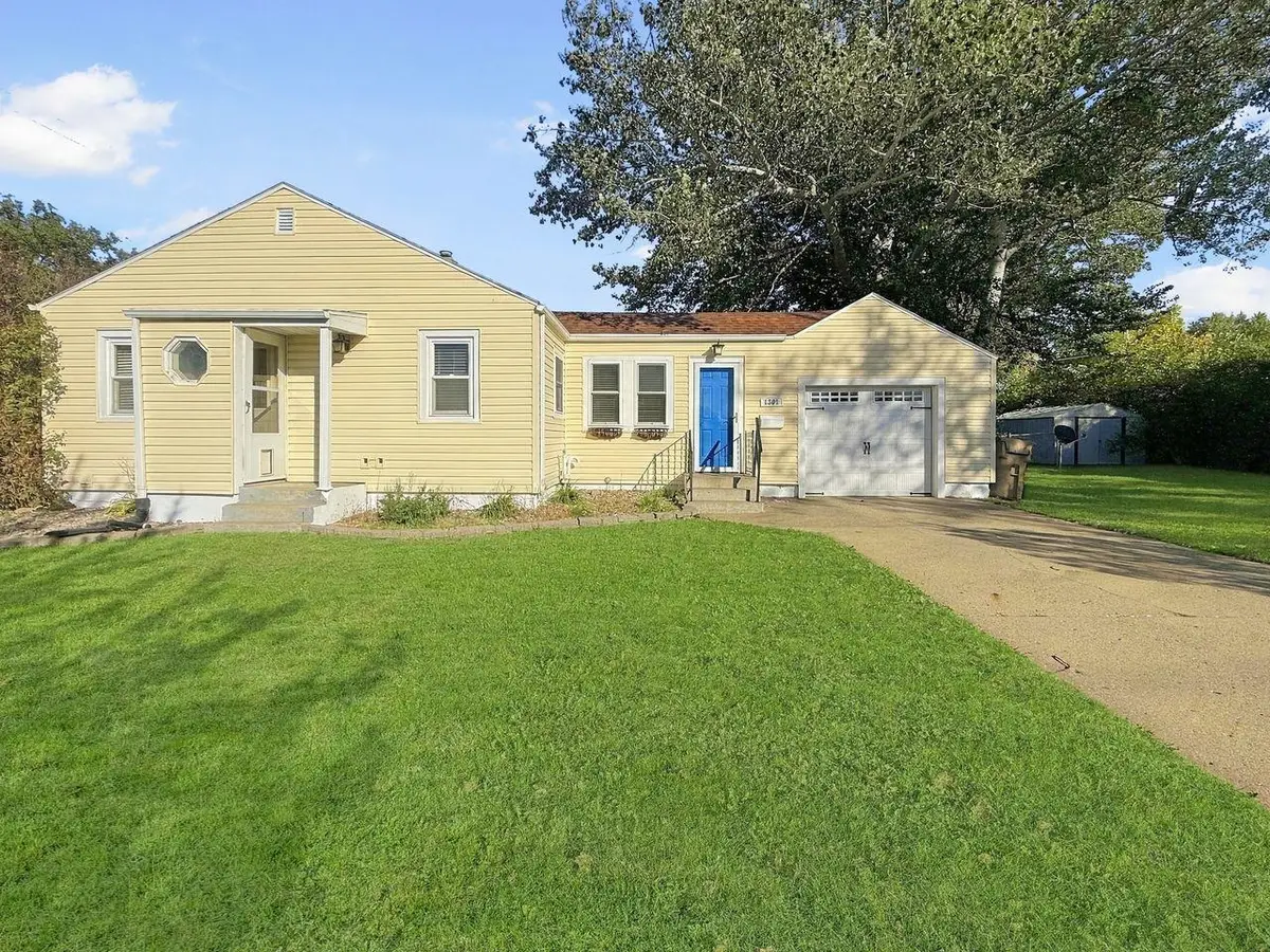 1301 1st St SW, Minot, ND 58701 - #1