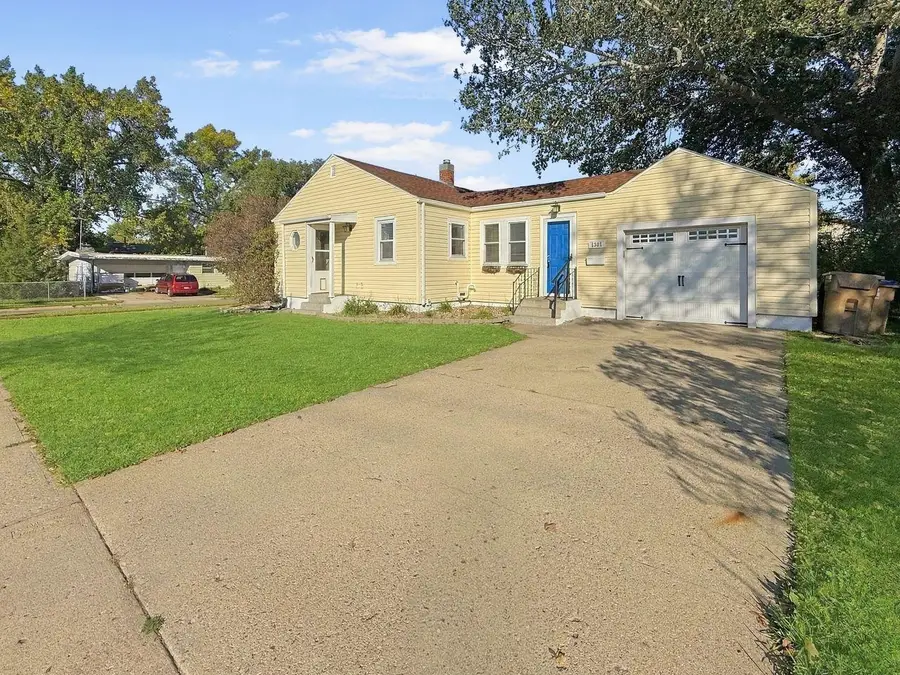 1301 1st St SW, Minot, ND 58701 - #2
