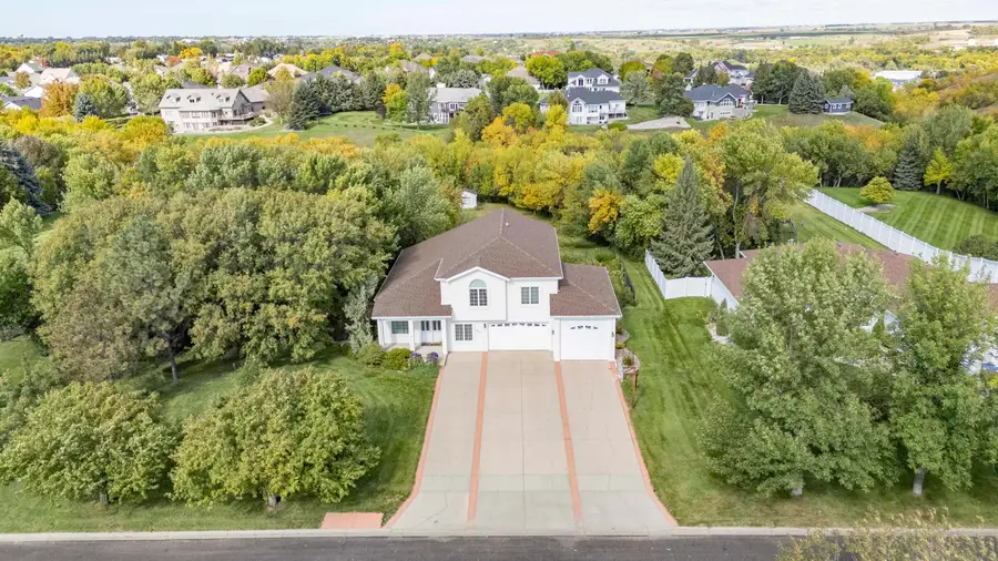 921 15th AVE SE, Minot, ND 58701 - #3