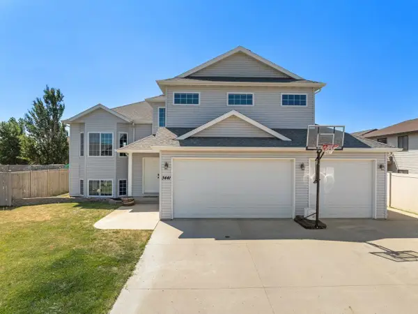 3441 Woodside Drive SE, Minot, ND 58701