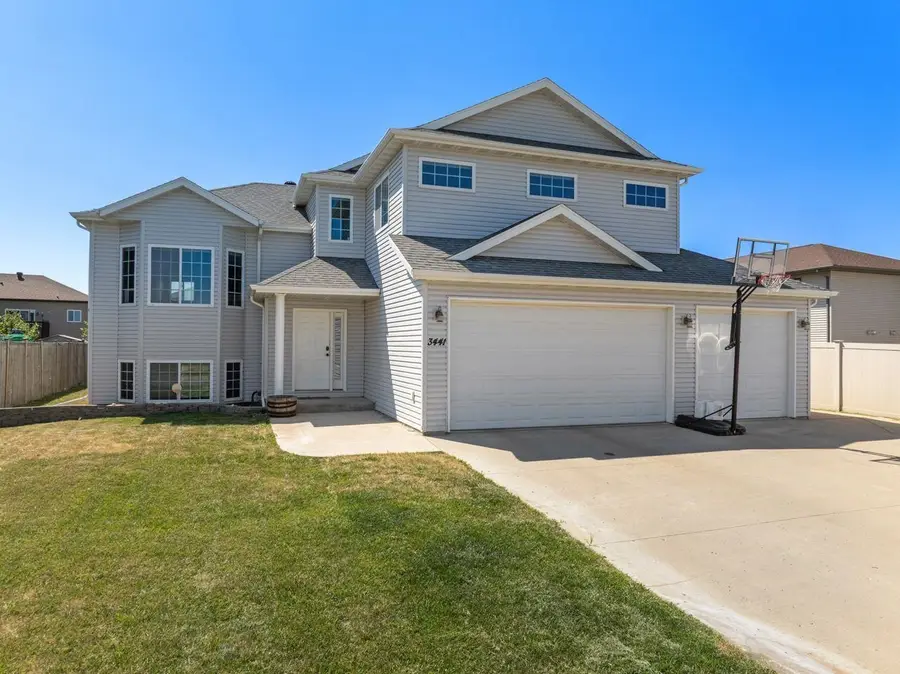 3441 Woodside Drive SE, Minot, ND 58701 - #2