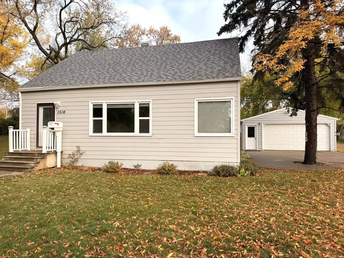 1516 11th Ave NW, Minot, ND 58703 - #1