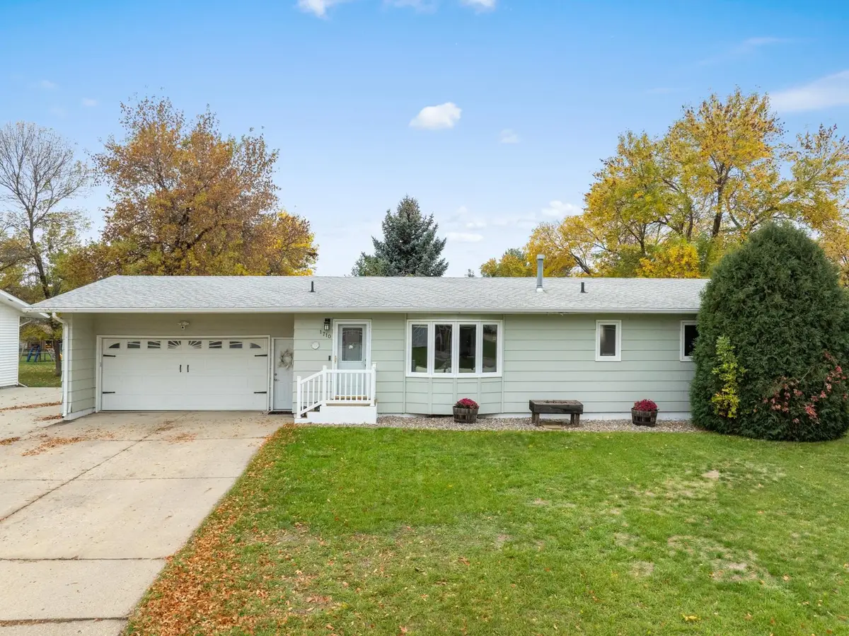 1710 4th ST SE, Minot, ND 58701 - #1