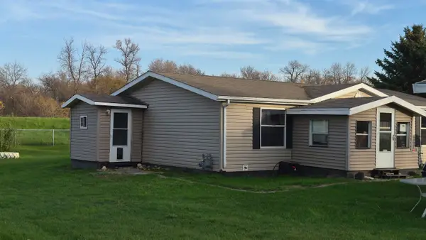 820 65th St NW, Minot, ND 58701
