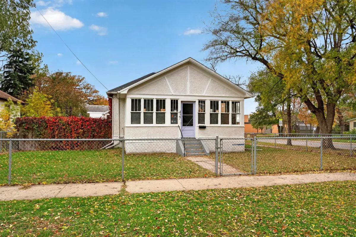 427 1st ST NE, Minot, ND 58701 - #1