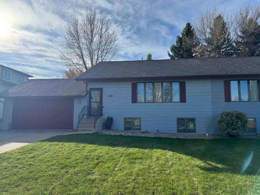 1301 SW 11 1/2 Ave SW, Minot, ND 58701 - #2