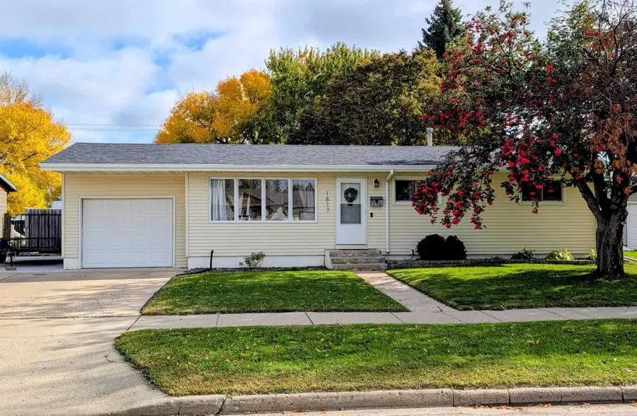 1817 4TH ST SW, Minot, ND 58701 - #2