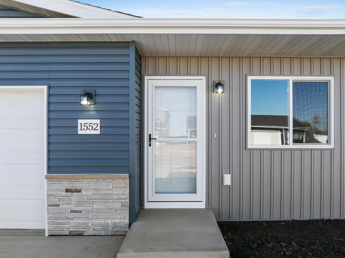 1552 47th Loop SE, Minot, ND 58701 - #1