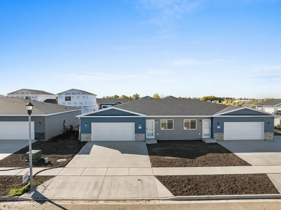 1552 47th Loop SE, Minot, ND 58701 - #3