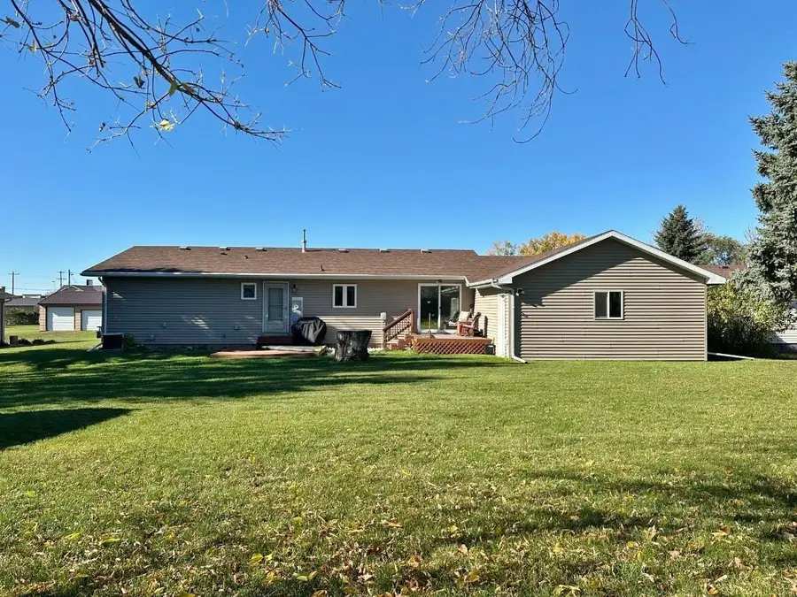 3121 1st St SE, Minot, ND 58701-0000 - #2