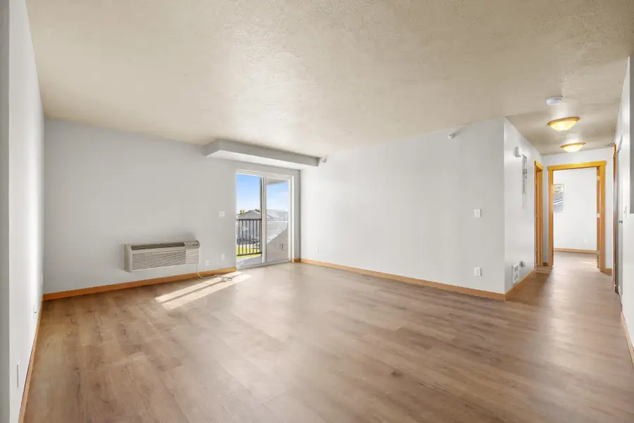 1620 NW 20th Ave #302, Minot, ND 58703 - #2