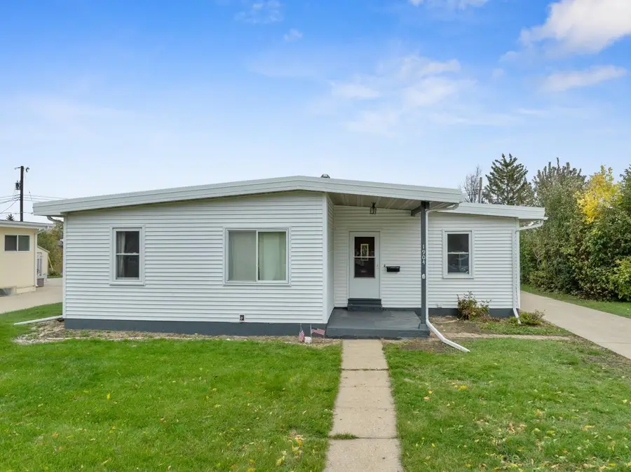 1904 6th ST NW, Minot, ND 58703 - #2