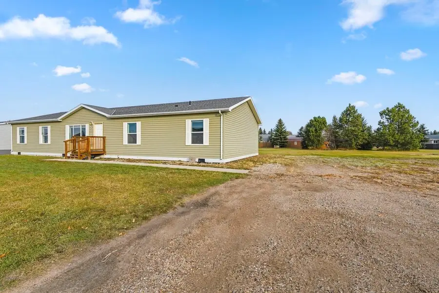 621 9th Ave. SE, Stanley, ND 58784 - #2