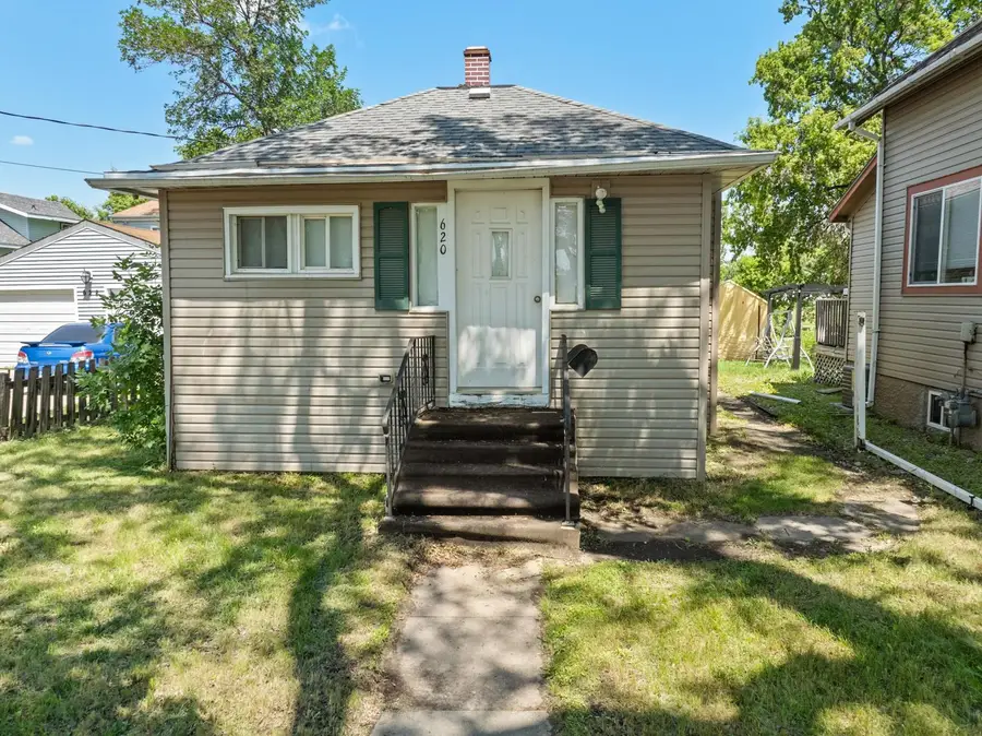 620 NW 5th Ave NW, Minot, ND 58703 - #2