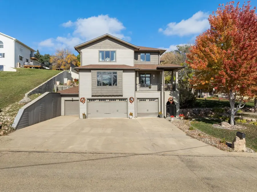 2308 7th Ave NW NW, Minot, ND 58703 - #2