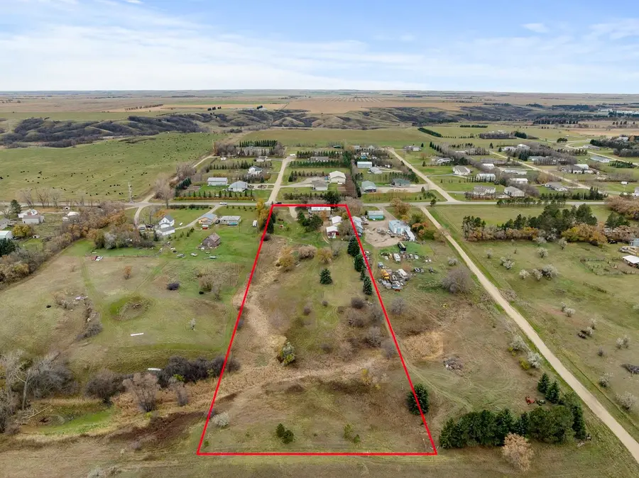 1205 54th Ave SE, Minot, ND 58701 - #3