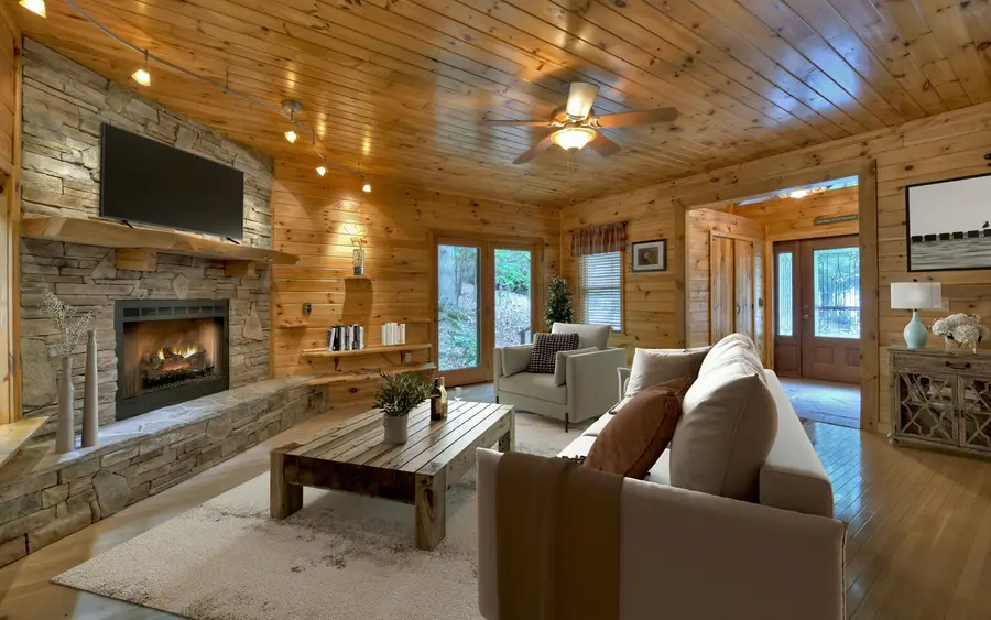 118 Spring Lake Ln, Ellijay, GA 30536 - Image #2