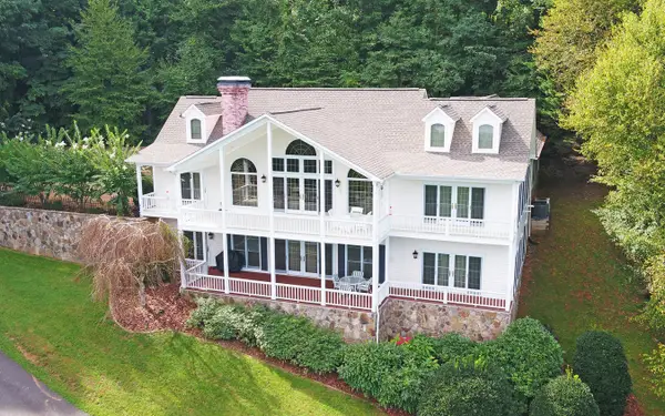 1067 Robin Ridge Lane, Hiawassee, GA 30546