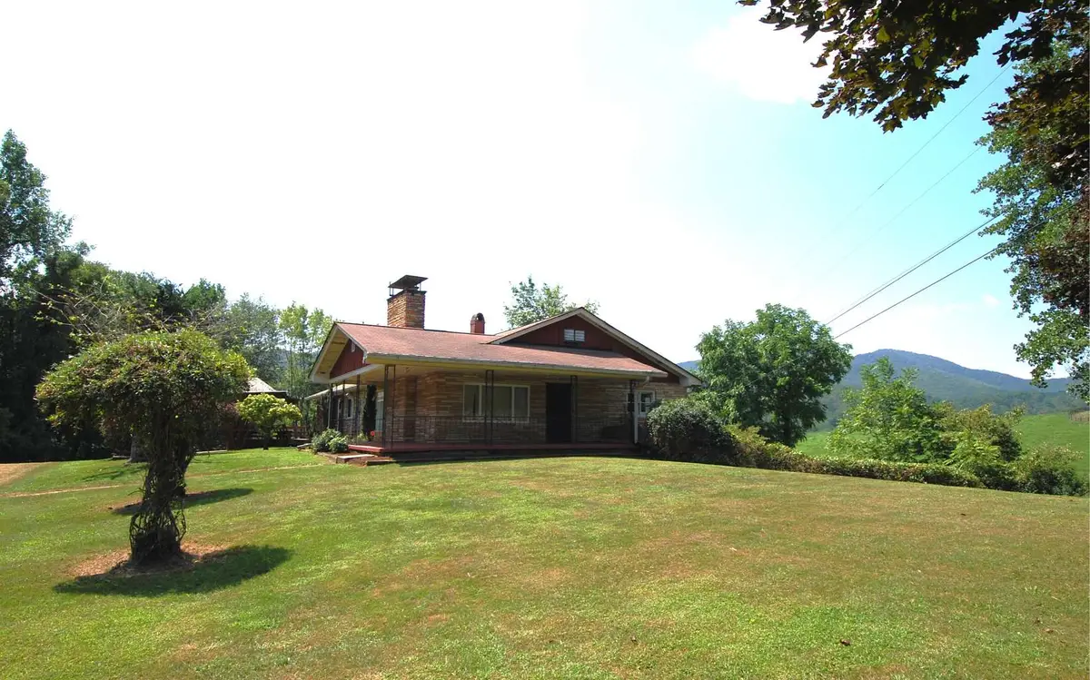 689 Pinelog Church Road, Brasstown, NC 28902 - Image #1