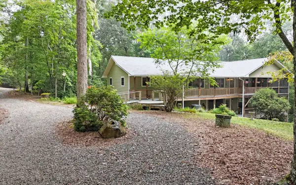 421 Rivercane Rd, Brasstown, NC 28902
