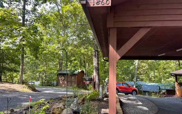 1860 Deer Run Cir, Hiawassee, GA 30546