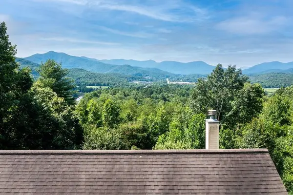 847 Scarletts Way, Young Harris, GA 30582