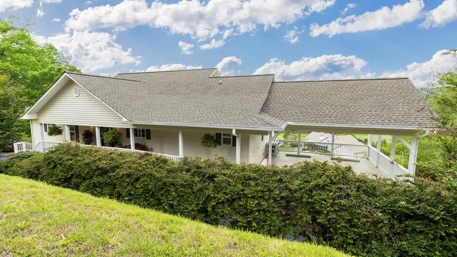 372 Hillside Drive, Warne, NC 28909 - Image #3