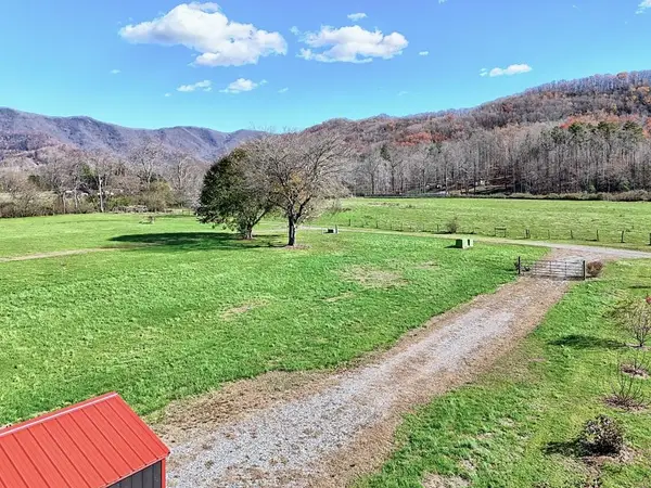 337 Mountain Meadows Drive, Hayesville, NC 28904