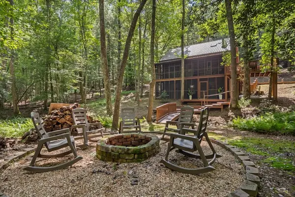 136 Honeysuckle Way, Blue Ridge, GA 30513