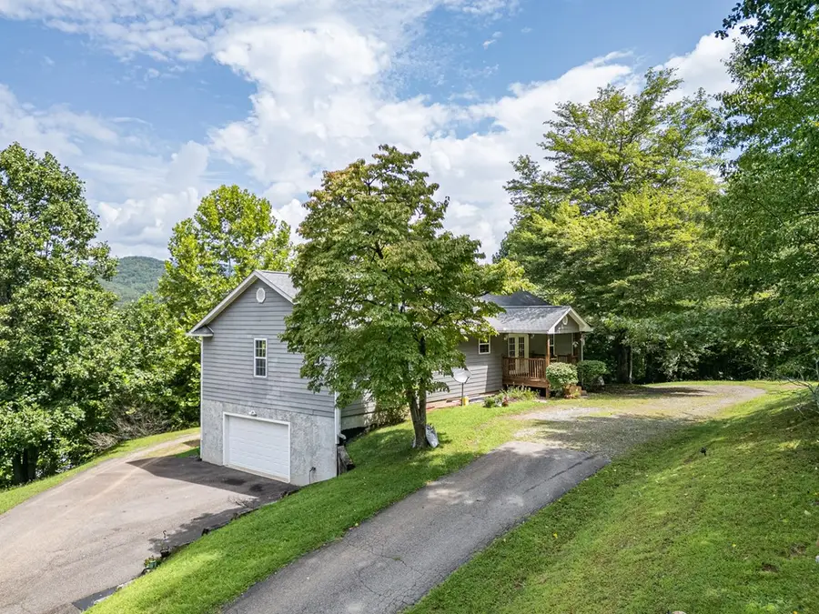 208 Oak Forest Circle, Hayesville, NC 28904 - Image #2