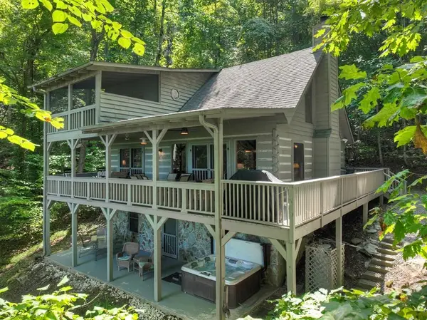 304 Ridge Circle, Blue Ridge, GA 30513