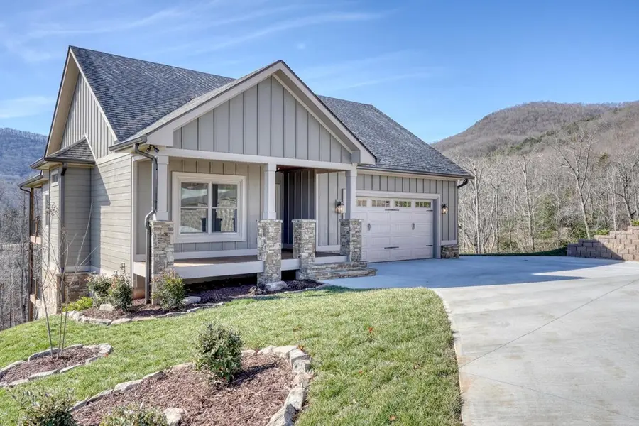 427 Ivy Log Heights Road, Young Harris, GA 30582 - Image #2