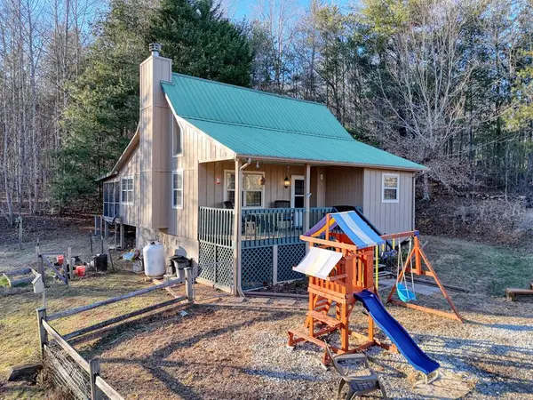 531 Wikle Road, Hayesville, NC 28904