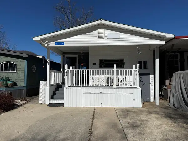 4205 River Bank Run, Hiawassee, GA 30546