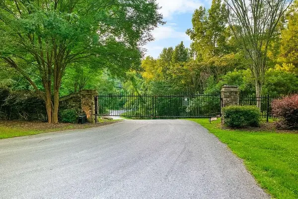 136 Red Oak Trail, Ellijay, GA 30540