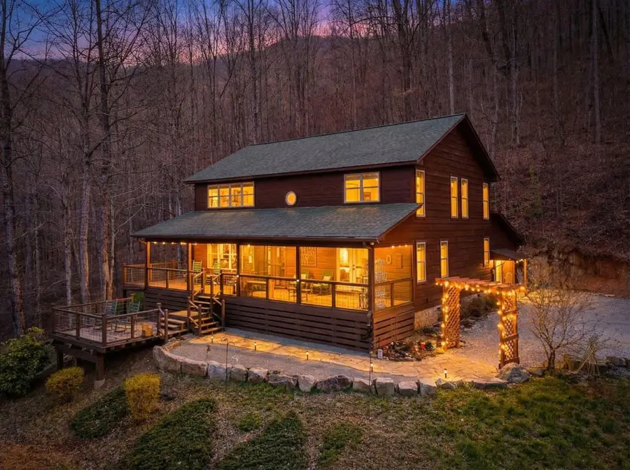 961 S Brooks Cove Road S, Hayesville, NC 28904 - #2