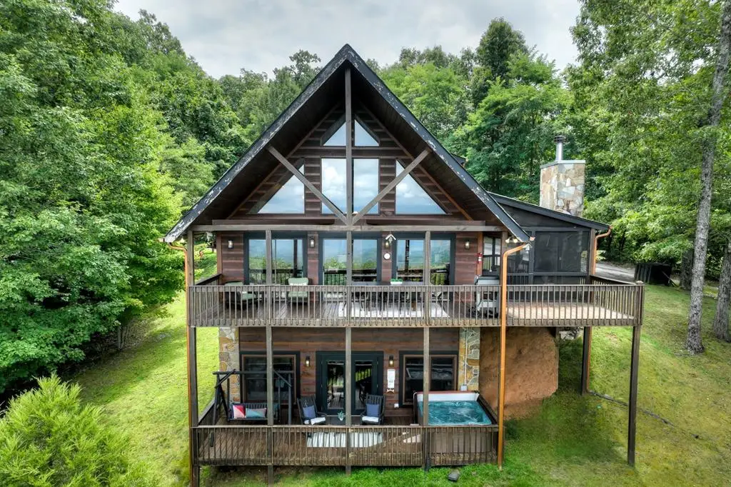 572 Sunrock Mountain Trc, Blue Ridge, GA 30513 - #1