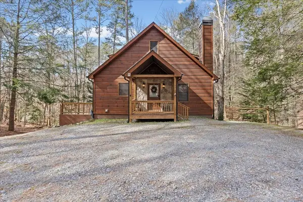 61 Grove Lane, Ellijay, GA 30540