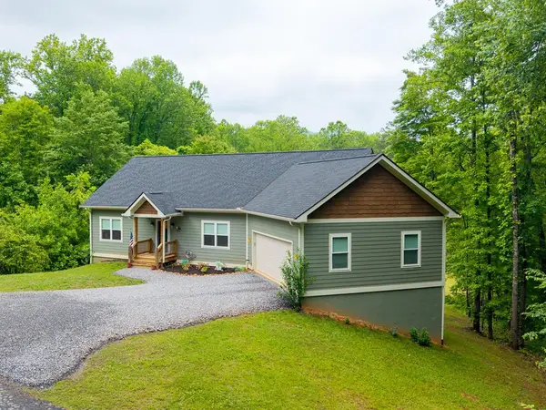 1060 Chatuge Village Circle, Hayesville, NC 28904