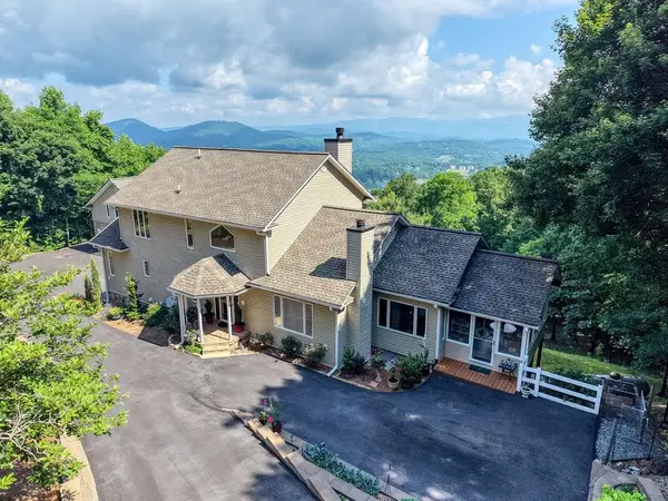 880 Locust Trail, Hiawassee, GA 30546